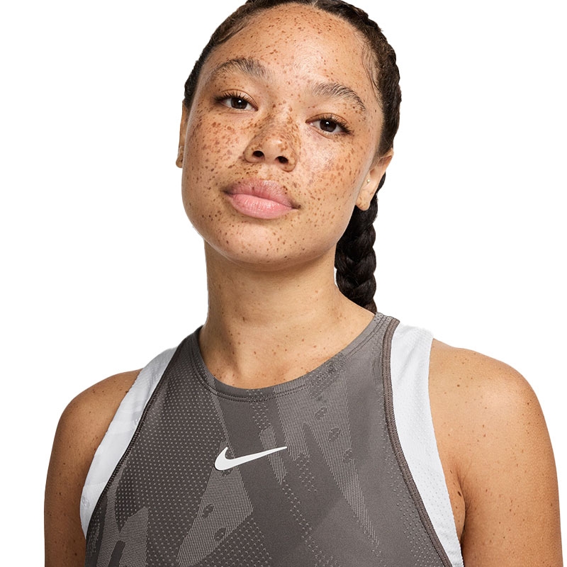 NIKE - tak 61nKHD8u1zL._UY1000_.jpg