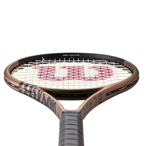 Wilson Blade 100L V8 Tennis Racquet .